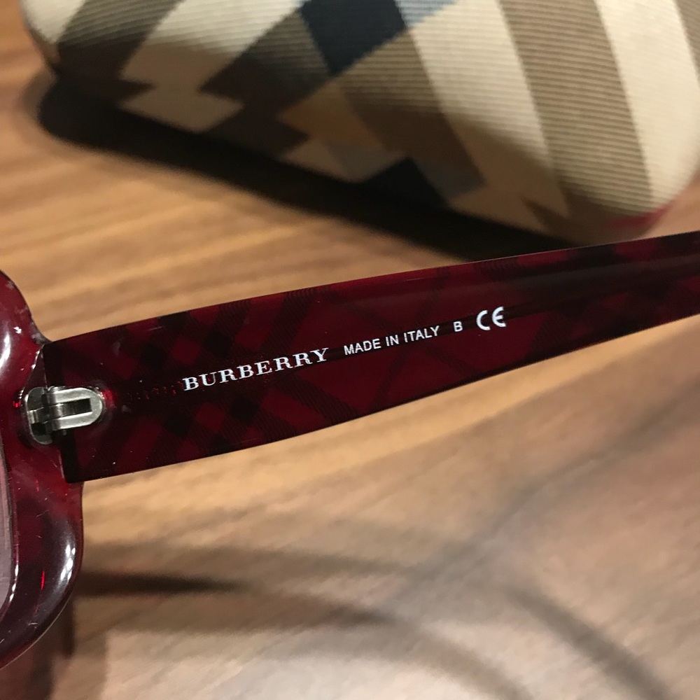 Burberry red sunglasses frame & case - Picture 3 of 6